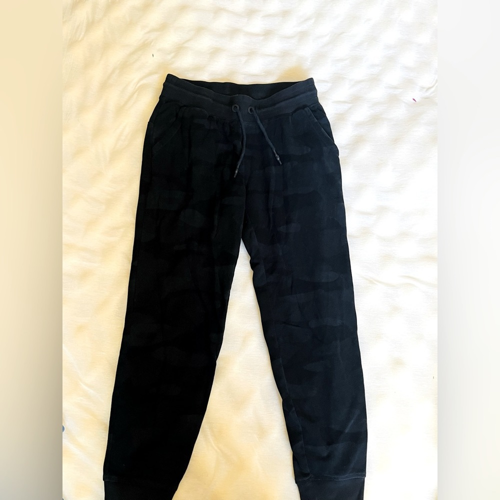 size small black camo shambhala sweat pants